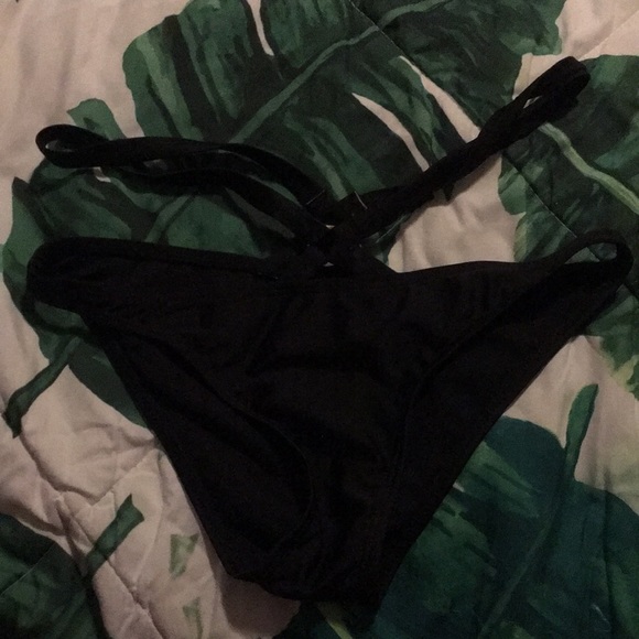 💥NWOT💥 never worn strappy black bikini - Picture 3 of 6